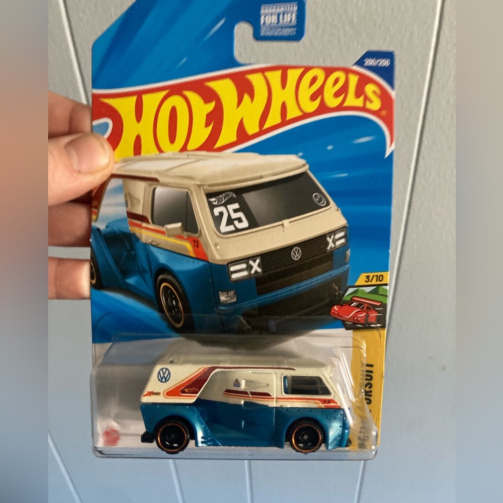 NIP HOT WHEELS VINTAGE VOLKSWAGEN BUS